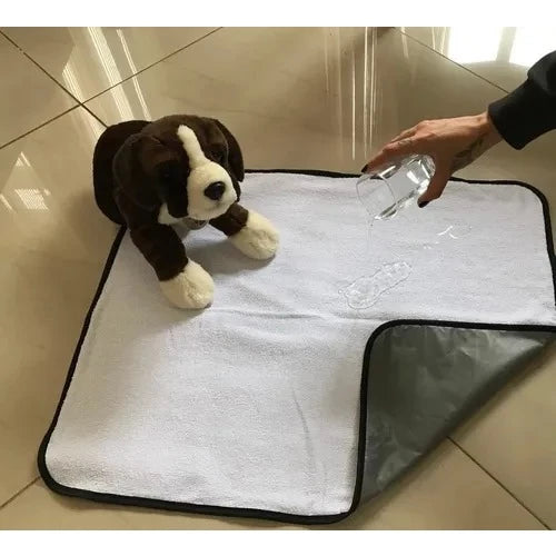Kit 3 Tapetes Higiênicos Laváveis 80x60cm Branco com Borda Preta. Vila Flor Pee Dog GG